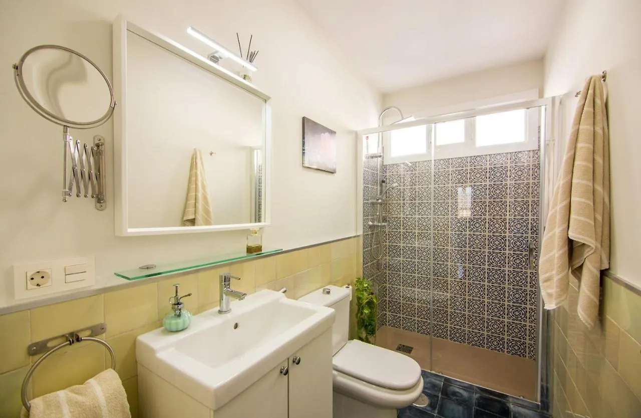 Casa Autosustentable Con Piscina, Huvagondili Zahora